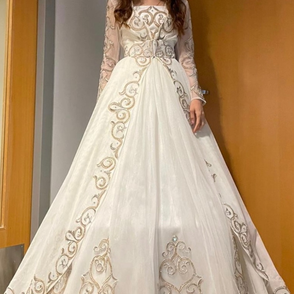 Wedding dress with handmade embrodery